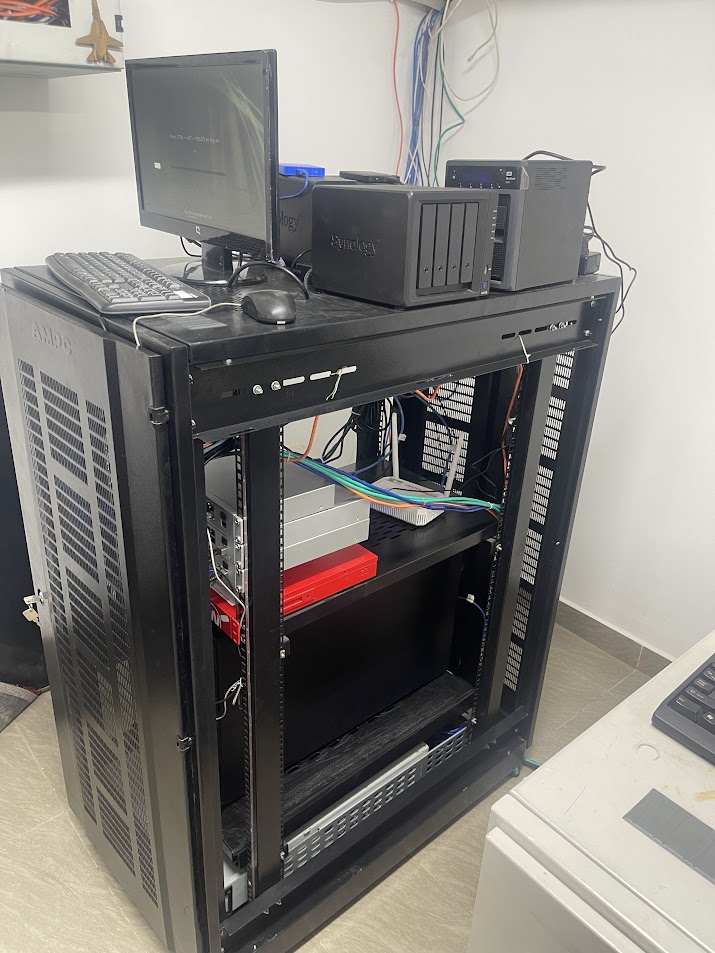 Hệ thống tủ rack máy chủ server và thiết bị lưu trữ dự phòng chuẩn hóa bởi SaiGon TDC