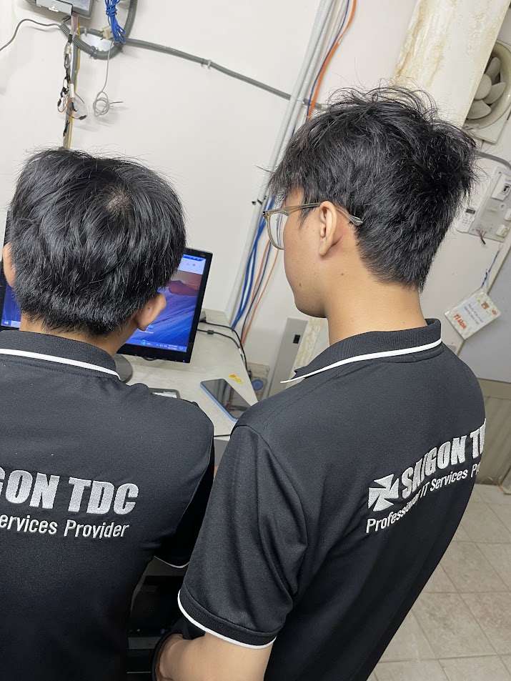Hệ thống lưu trữ dạng rackmount hoạt động ổn định trong phòng máy chủ do Saigon TDC quản trị